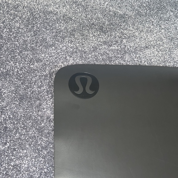Lululemon The Reversible Mat 5mm in Black - Picture 4 of 5